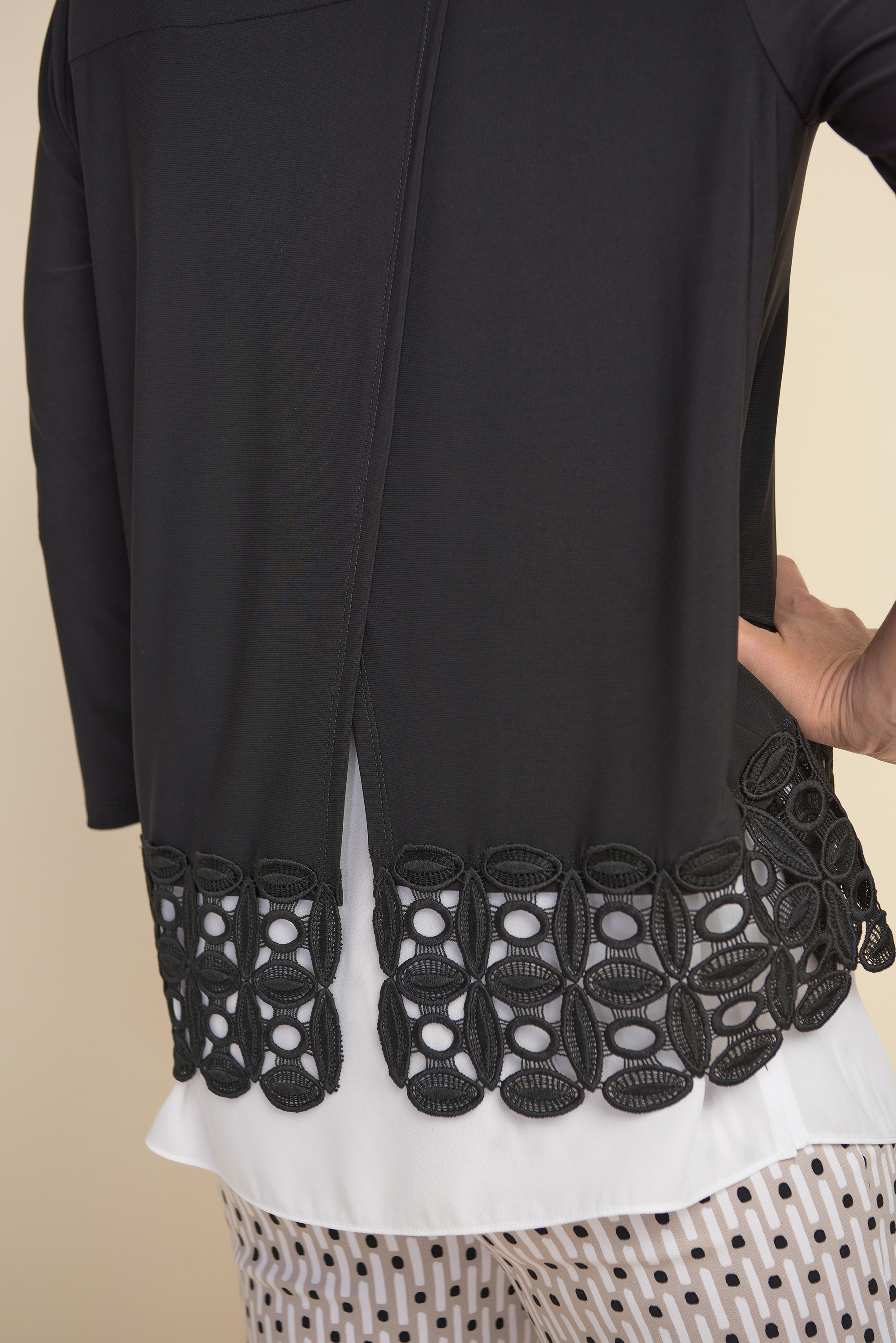 Haut à ourlet crocheté Joseph Ribkoff 212110 Noir/OffWhite